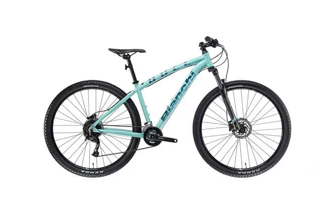 E-bike compacta naranja en alquiler